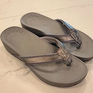 VIONIC women's hightide sandals. US 9, EU 41, UK 7. Pewter. Great condition.